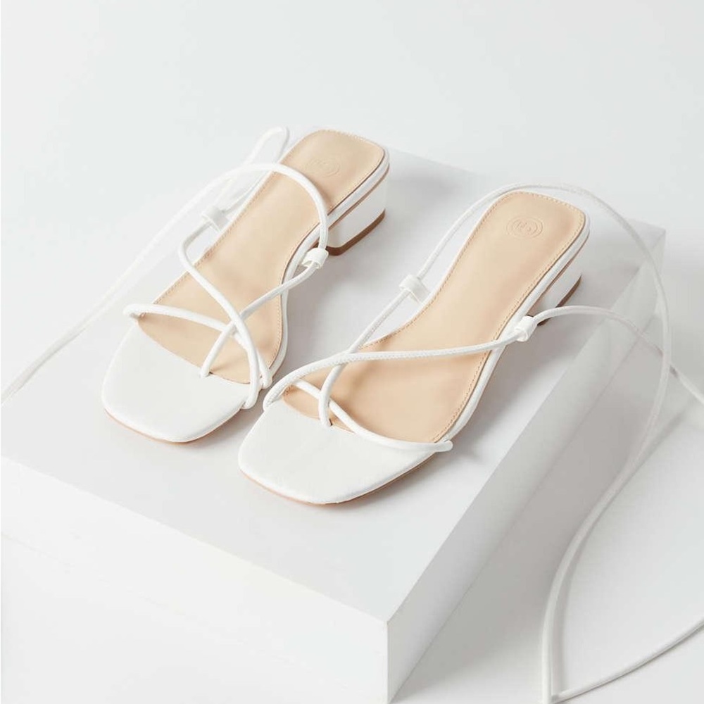 UO Urban Outfitters Mariana Ankle Wrap Strap Strappy Sandal in White Size 9 NEW